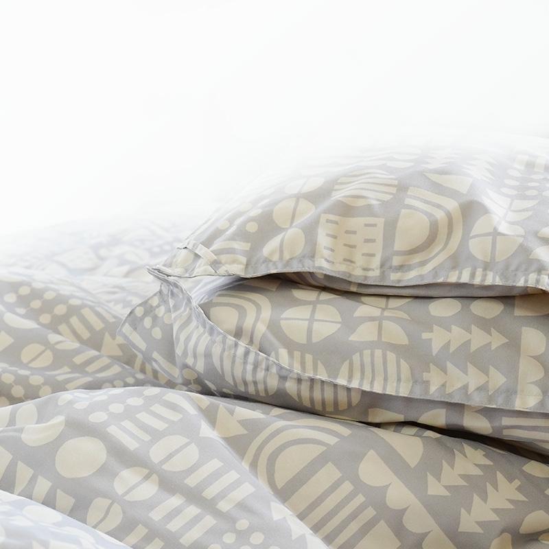 西川 羽毛布団 セミダブル フランス産ホワイトダックダウン90