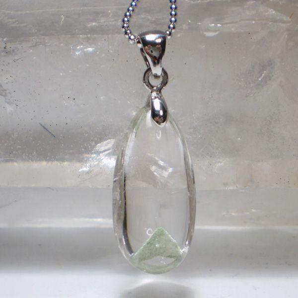 グリーンファントム（緑幽霊幻影水晶）ペンダントトップ 水晶の中でも