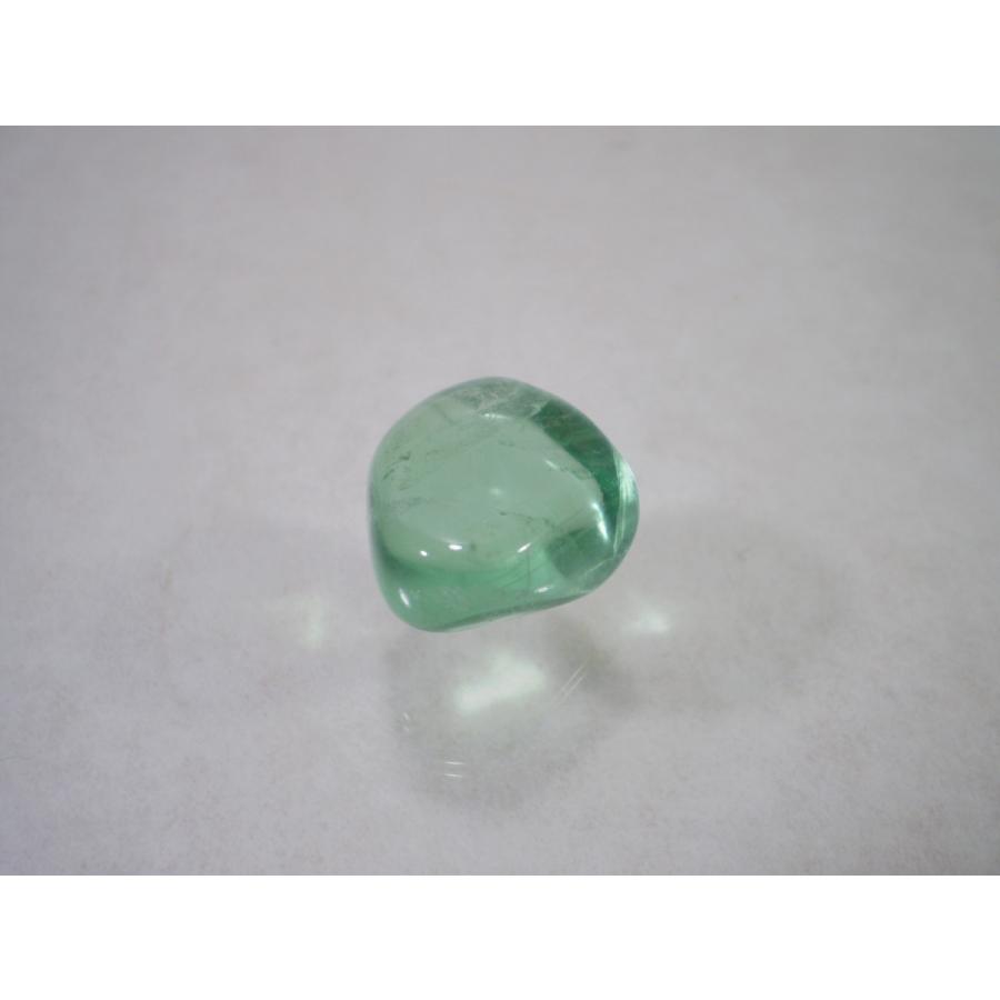 グリーンフローライト（蛍石）透明感のある柔らかな緑色調和をもたらす
