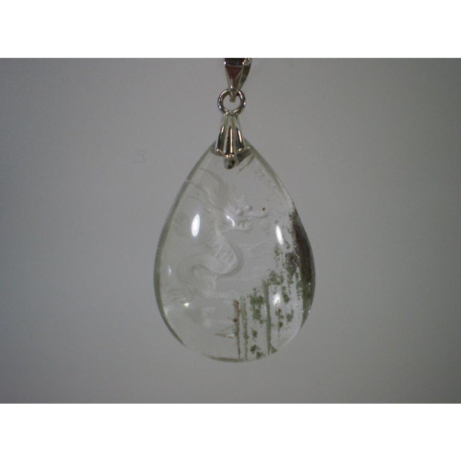 龍神ペンダントトップ ガーデンクォーツ 浄化パワーの水晶に邪気をはらい強運をもたらす龍の力 1713 1 風水天珠堂 通販 Yahoo ショッピング