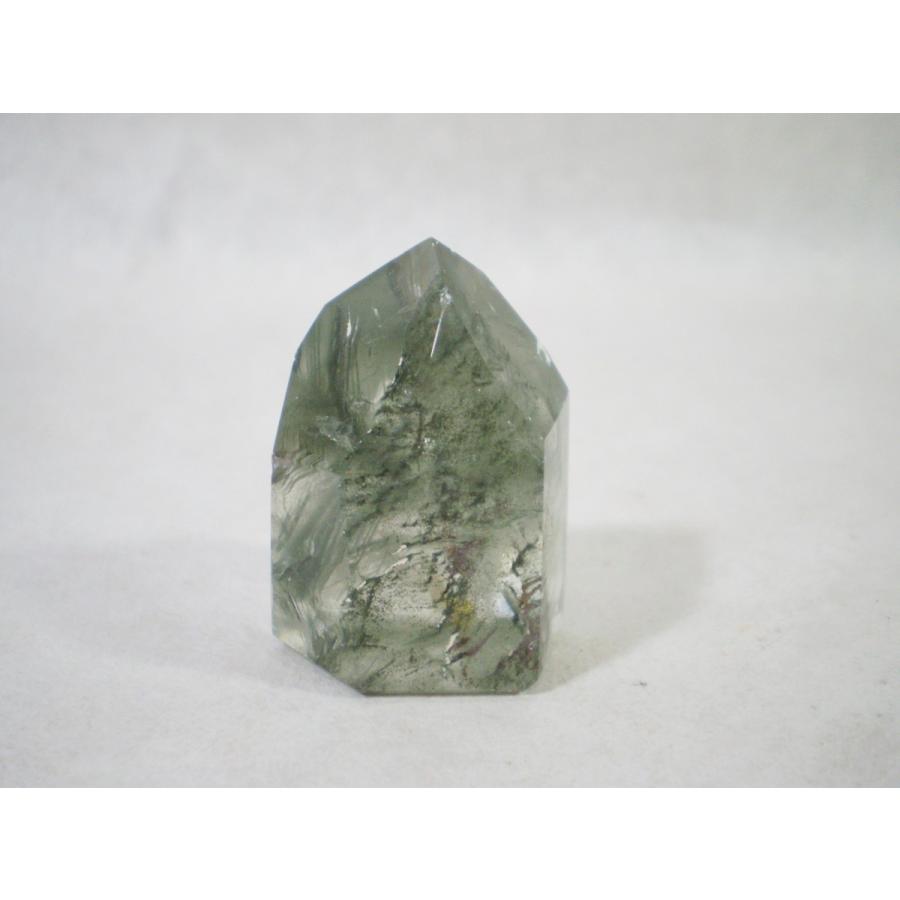 ガーデンクォーツポイント（庭園水晶六角柱）苔などが風景を造形する