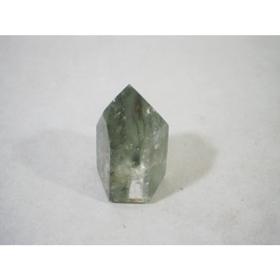 ガーデンクォーツポイント（庭園水晶六角柱）苔などが風景を造形する