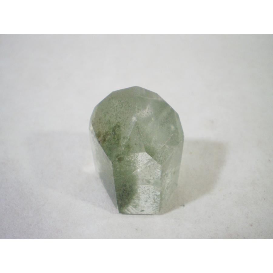 ガーデンクォーツポイント（庭園水晶六角柱）苔などが風景を造形する