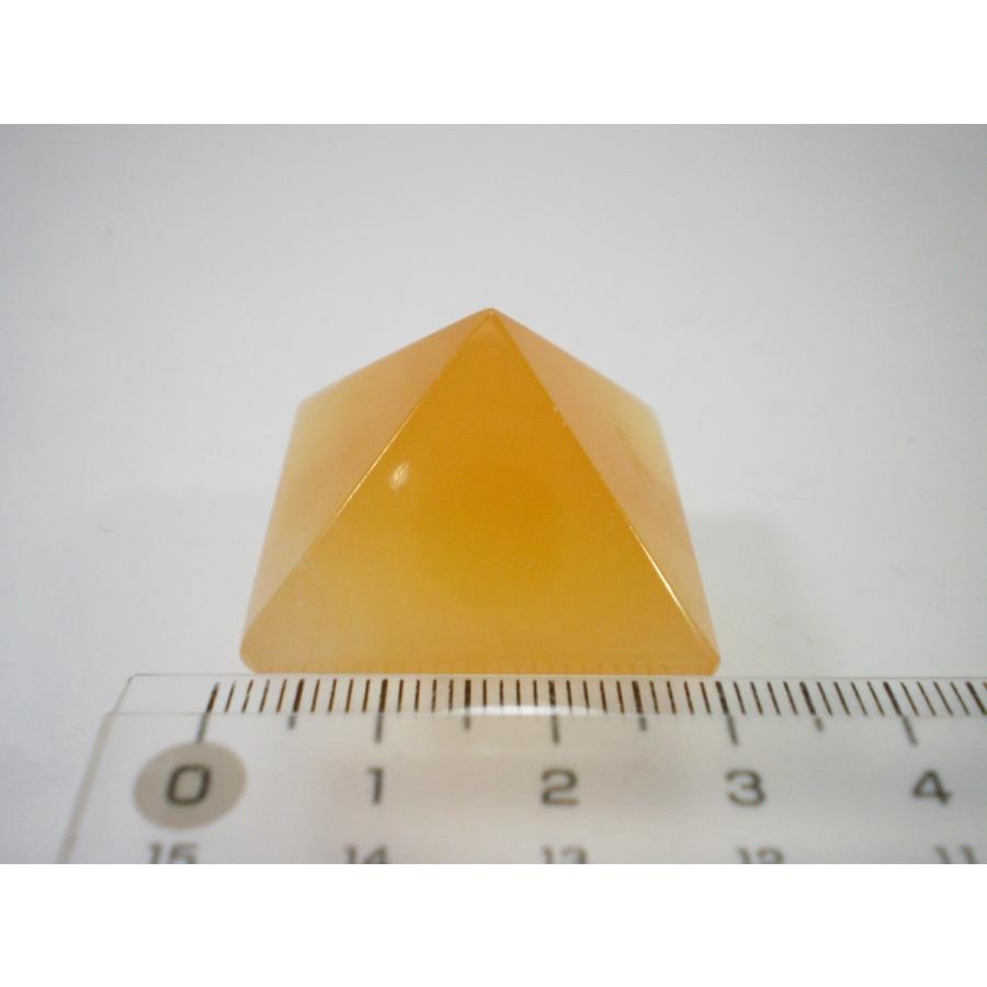 天然石　オレンジカルサイト　ピラミッド形 オレンジカルサイト（方解石）のピラミッド幸運をもたらすオレンジ色の