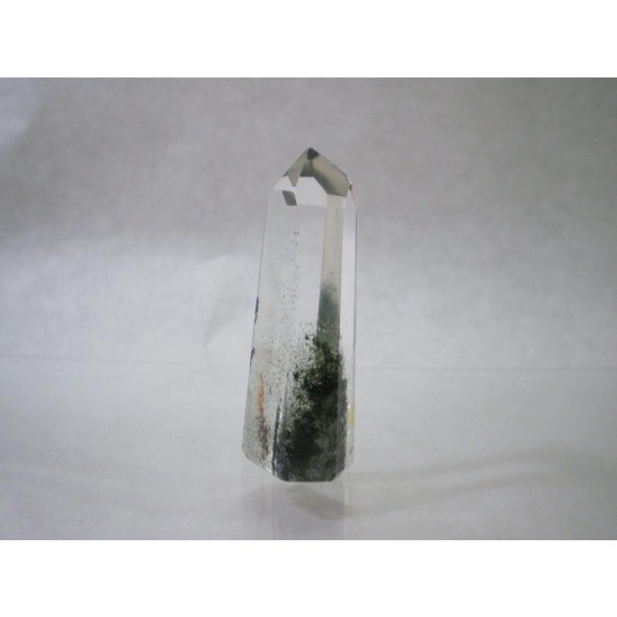 ガーデンクォーツポイント（庭園水晶六角柱）苔などが風景を造形する