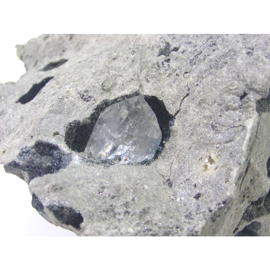 珍品・貫通石・鉄岩石