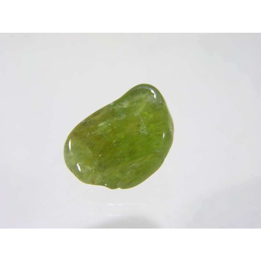 ペリドット（カンラン石）原石 太陽のパワーを宿した魔除けの石