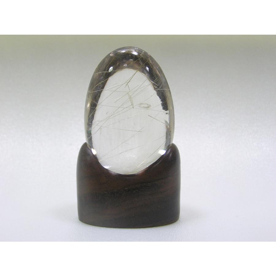 ルチルクォーツ（針水晶）ルース 木製台座付き 透明感のある水晶に金針