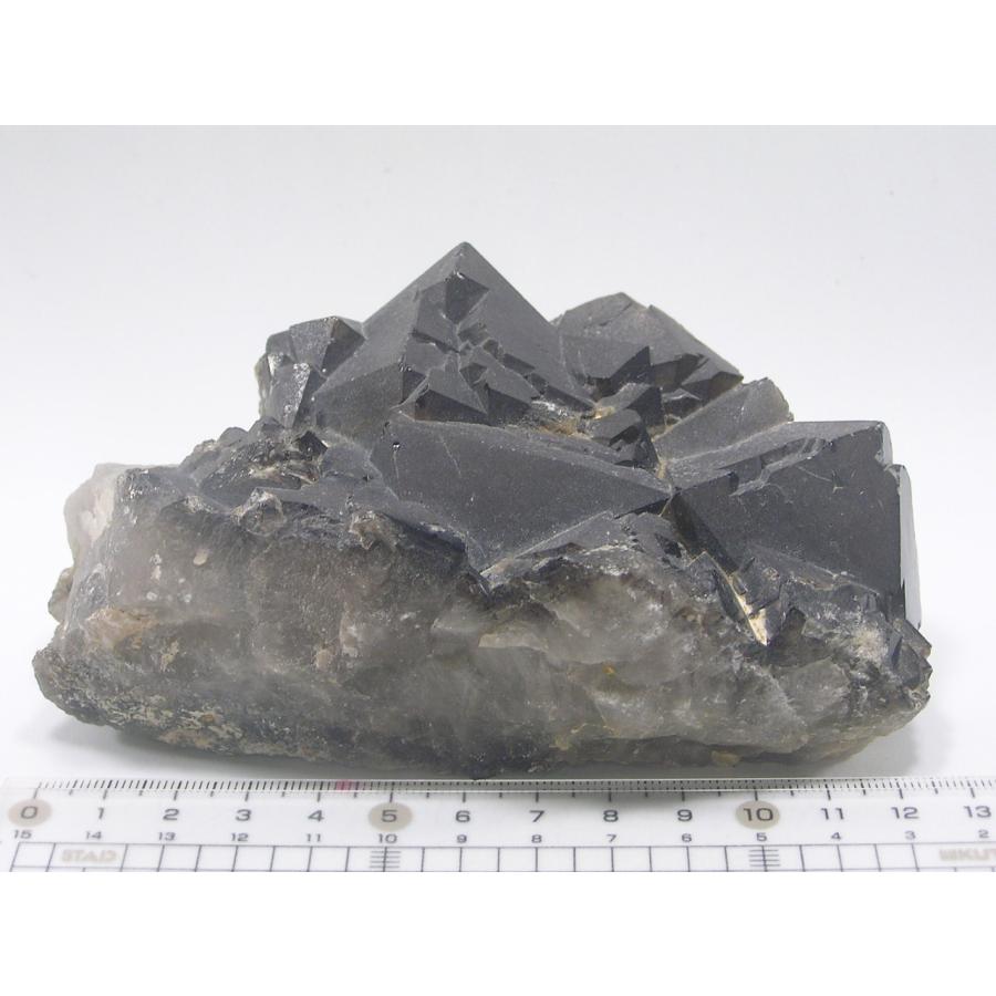 黒水晶（モリオン） 原石 鬼門除け 邪気を払い除け強い波動を持つ黒