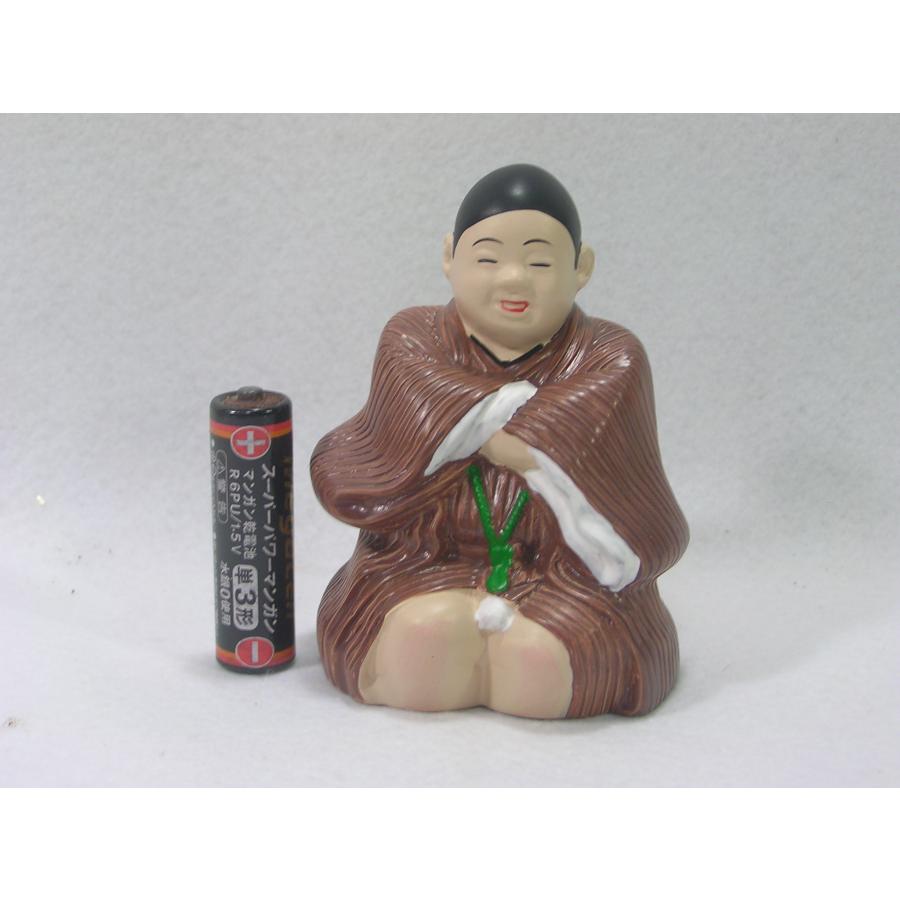 仙台四郎 幸運を運ぶ 商売繁盛 置物 Amazon.co.jp: 樹脂 置物 福の神仙台四郎、台付き商売繁盛！ 家内安全