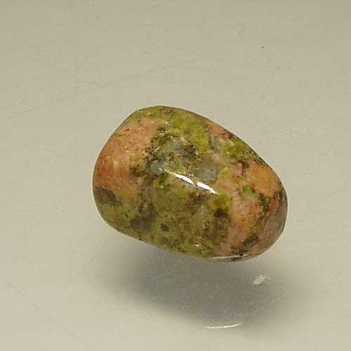 パワーストーン天然石の守護石ユナカイト 緑とピンク色の希望の石