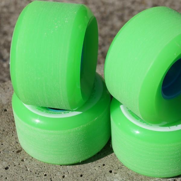 ストリートスケーターがポン付け可能な55mmソフトウィール / 軽さと