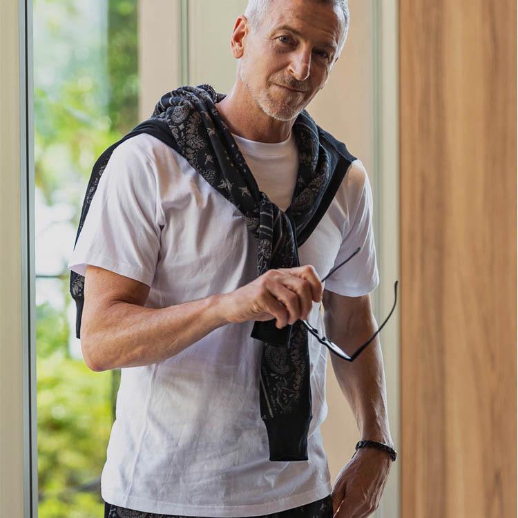 1PIU1UGUALE3 RELAX ウノ ピュ ウノ ウグァーレ トレ リラックス