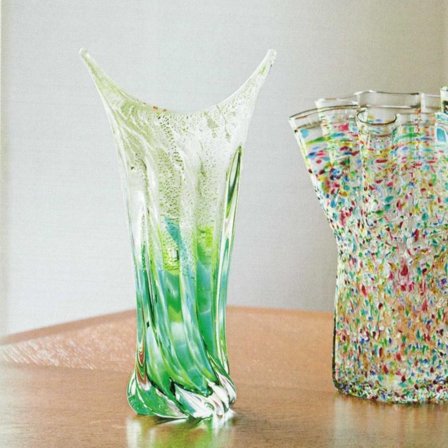 津軽びいどろ　金花　花器 津軽びいどろ 金彩 花器 奥入瀬 F-49818 ガラス ハンドメイド 若草色