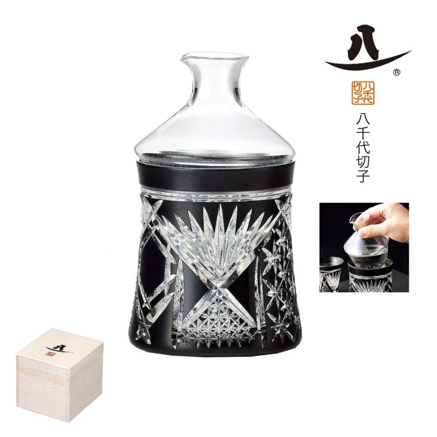 八千代切子 徳利 飛亀甲柄 LSB62610SBK-C639 墨色 金箔入り ハンドメイド クリスタル カラフェ 日本酒 保冷 日本製 木箱入 【ギフト包装OK！】 東洋佐々木ガラス | 東洋佐々木ガラス