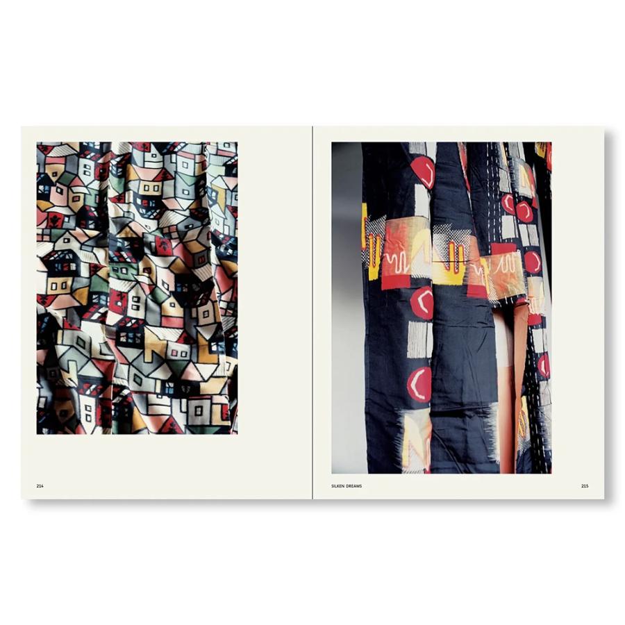 【直筆サイン入り】「CLUB&COURTS YOKOSUKA〜」石内都　写真集 サイン入り】TRACES by Miyako Ishiuchi 石内都 写真集 : 銀座 蔦屋