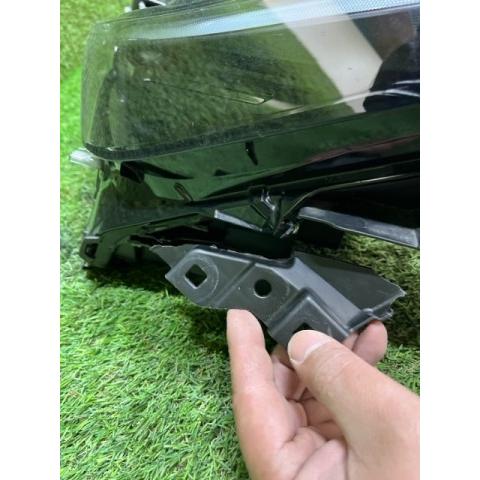 プリウス 6LA-MXWH61-AHX 左ヘッドランプASSY  M20A-FXS   コイト 47-127 81185-47B30 ヘッドライトの画像