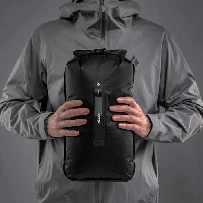 Matador マタドール FlatPack DryBag 軽量ドライバッグ ロールトップクロージャーBlack　8L｜gaku-shop｜06