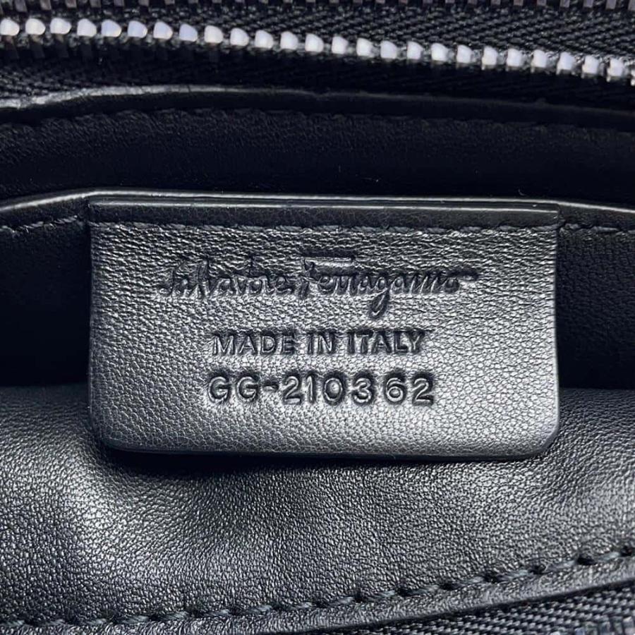 サルヴァトーレ・フェラガモ ショルダーバッグ ビバ ボウ ヴァラリボン  