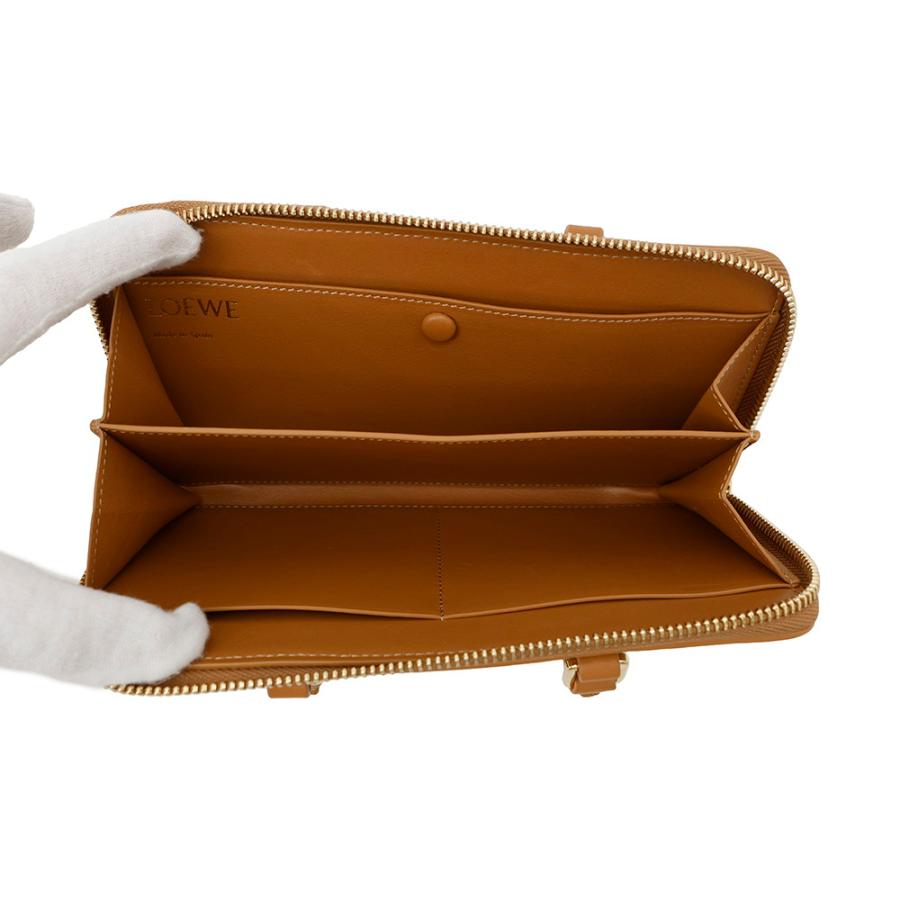 ロエベ 財布 ウォレットチェーン 日本先行発売！ロエベの新