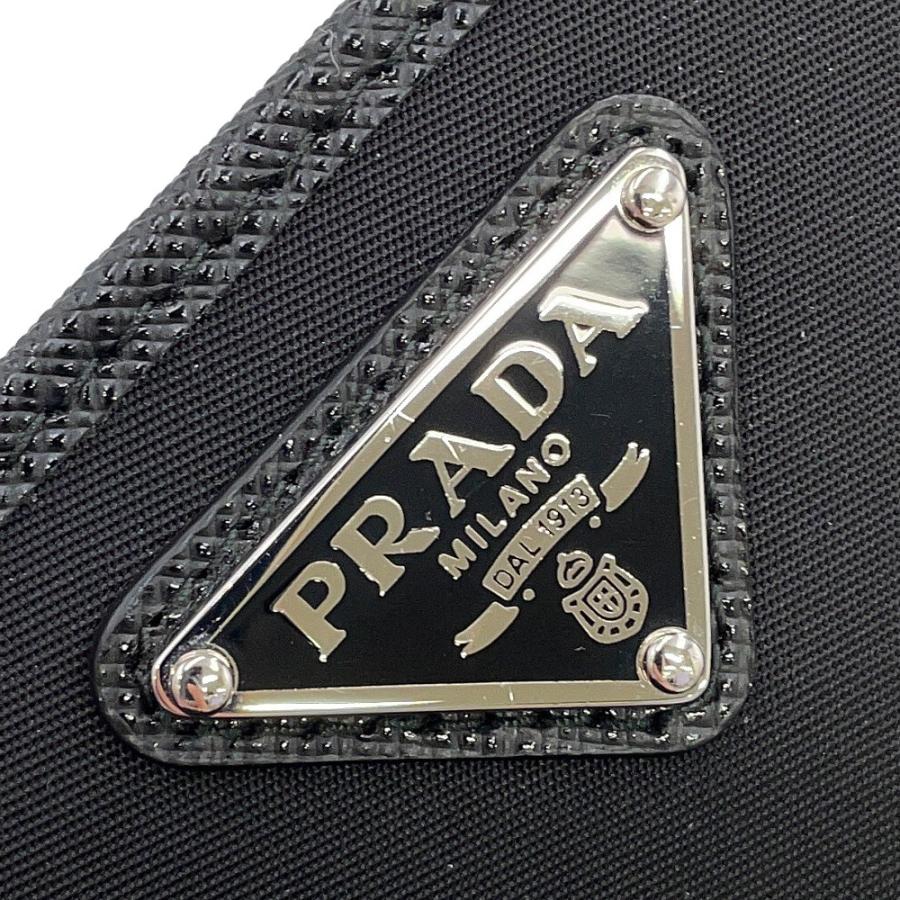 プラダ 二つ折り財布 Re-Nylon トライアングルロゴ コンパクト