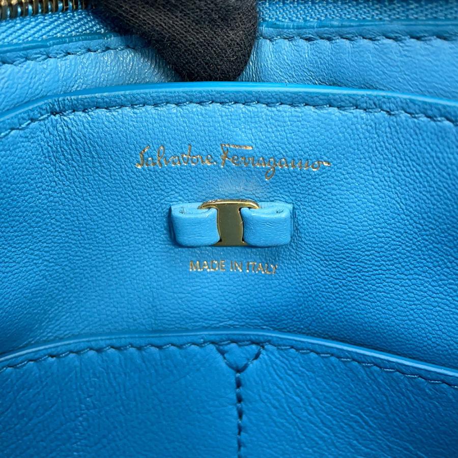 フェラガモ チェーンショルダーバッグ VIVA BOW ヴァラリボン レザー 21I446 Ferragamo フェラガモ チェーンショルダーバッグ VIVA BOW ヴァラリボン レザー
