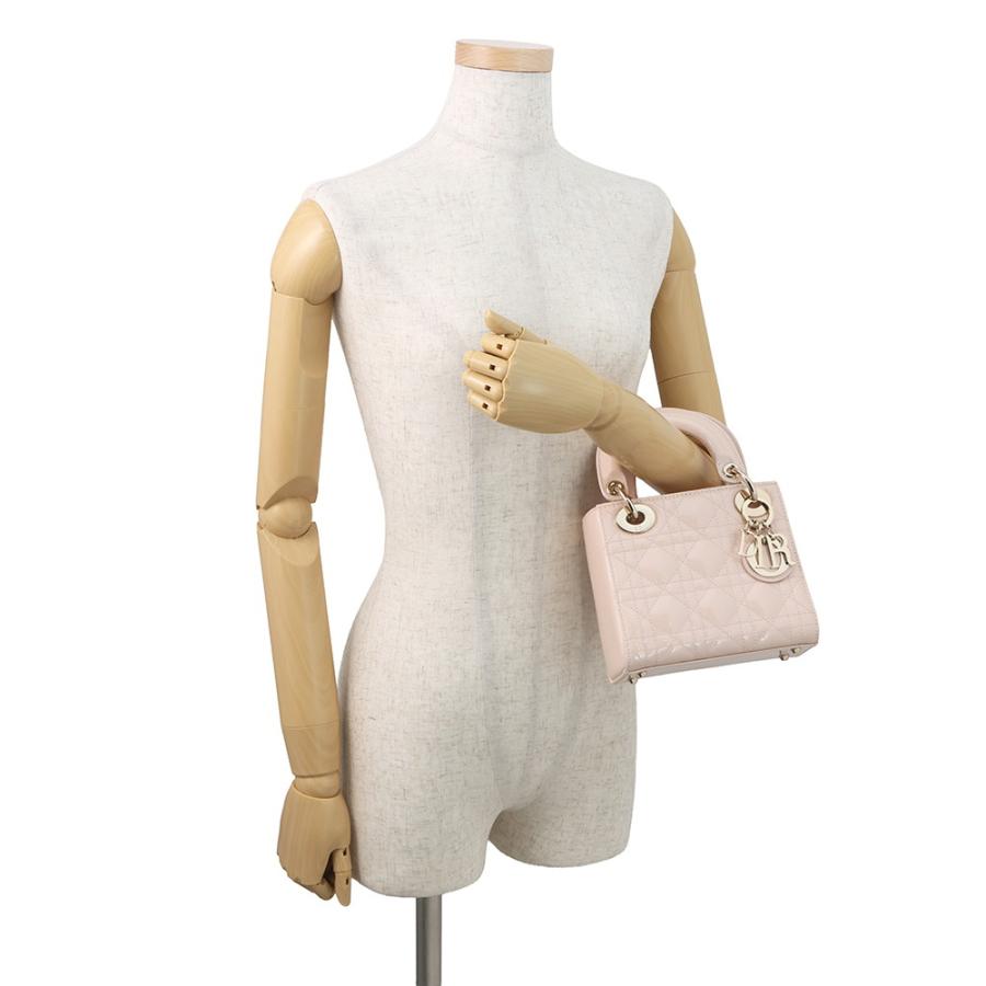 【正規品】Dior レディディオール パテント カナージュ ハンドバッグ 手にした瞬間“レディ”が宿る。大人の【最愛バッグ】 | VERY NaVY