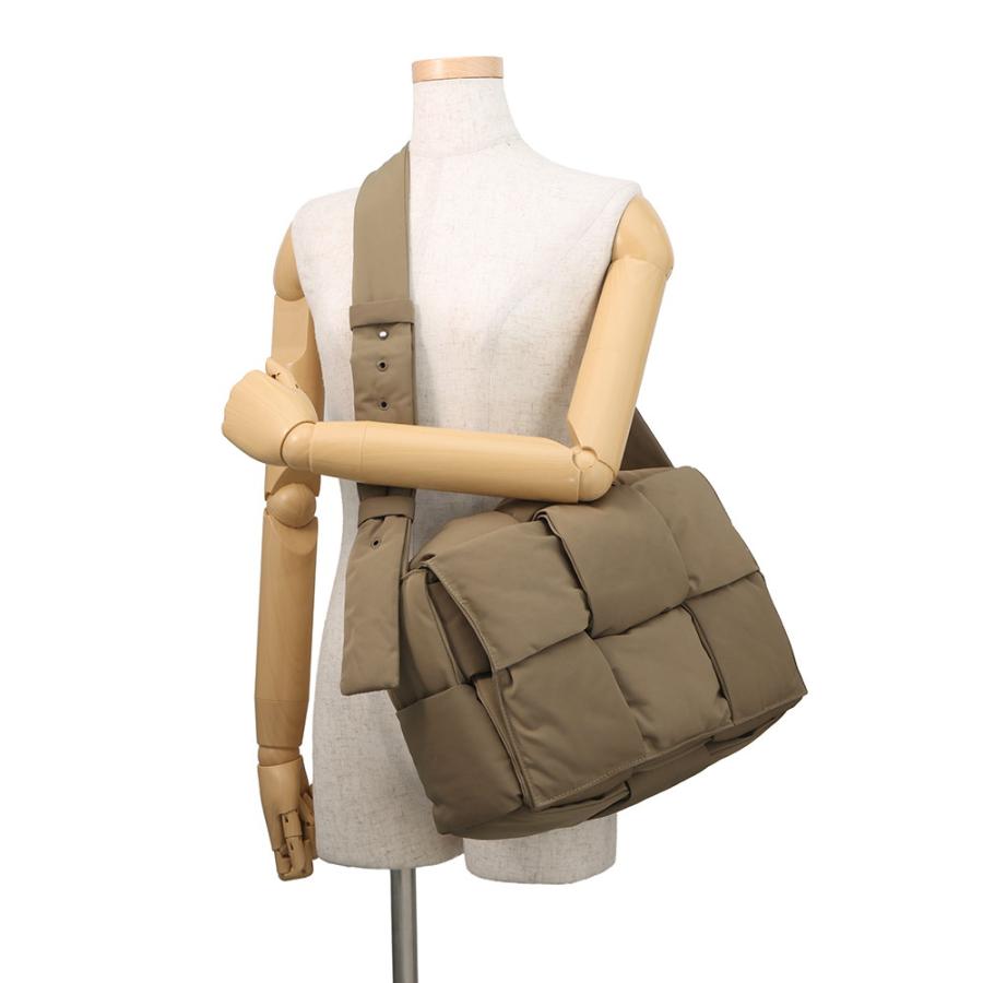 ボッテガヴェネタ ショルダーバッグ ラージ カセット ナイロン 743623 BOTTEGA VENETA 【安心保証】