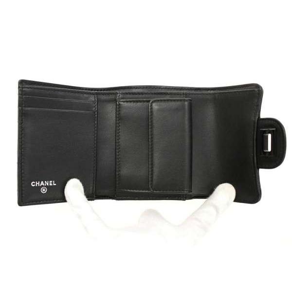 CHANEL（シャネル） 三つ折り財布 2.55 シェブロン Vステッチ