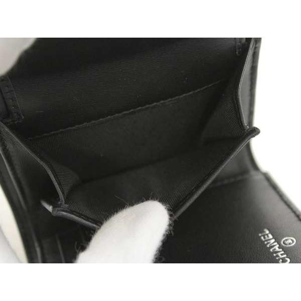 CHANEL（シャネル） 三つ折り財布 2.55 シェブロン Vステッチ