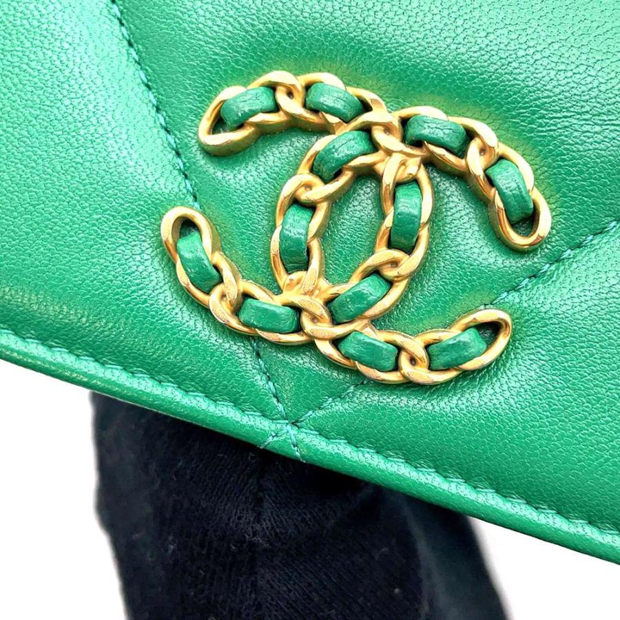 CHANEL シャネル19 ミニ財布 カードケース 緑 グリーン CHANEL（シャネル）19 ロングフラップウォレット ラムスキン