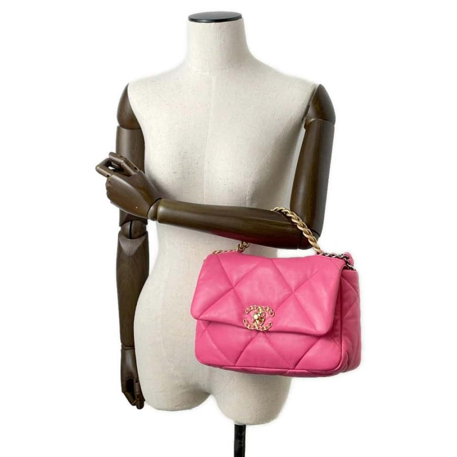 シャネル チェーンショルダーバッグ CHANEL19 ココマーク マトラッセ
