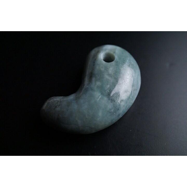 超レア品糸魚川翡翠勾玉(青緑) : ギャラリーメイスン ヤフー店 - 通販