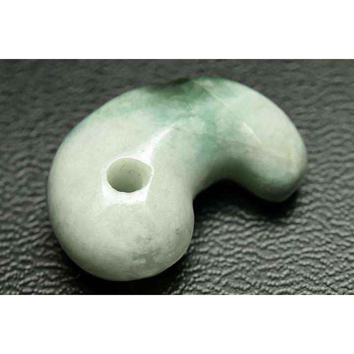 糸魚川ヒスイ勾玉20mm 3Aグレード 糸魚川翡翠 勾玉 3A級 記念日 誕生日