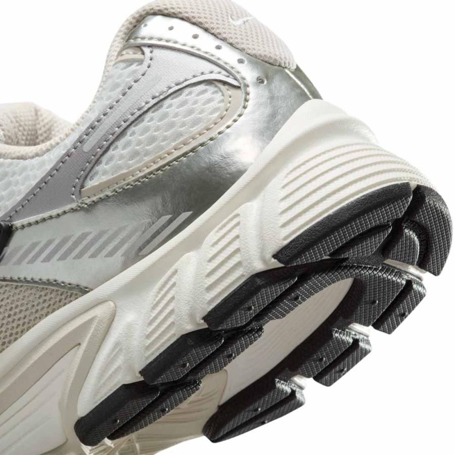 NIKE（ナイキ） レディース スニーカー ウィメンズ V5 RNR HQ7901-104