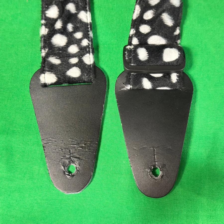 ギターストラップ アニマル柄 ブラック ファー 50mm幅 × 最長131.5cm |  | 02