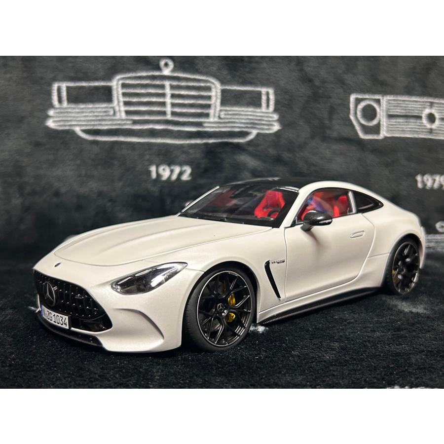 NZG 1/18 Mercedes Benz AMG GT 63 4Matic Opalite white magno NZG 1/18 Mercedes Benz AMG GT 63 4Matic Opalite white magno