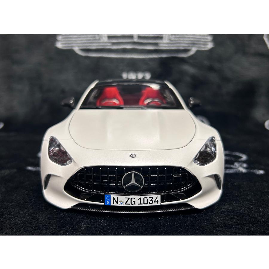NZG 1/18 Mercedes Benz AMG GT 63 4Matic Opalite white magno NZG 1/18 Mercedes Benz AMG GT 63 4Matic Opalite white magno