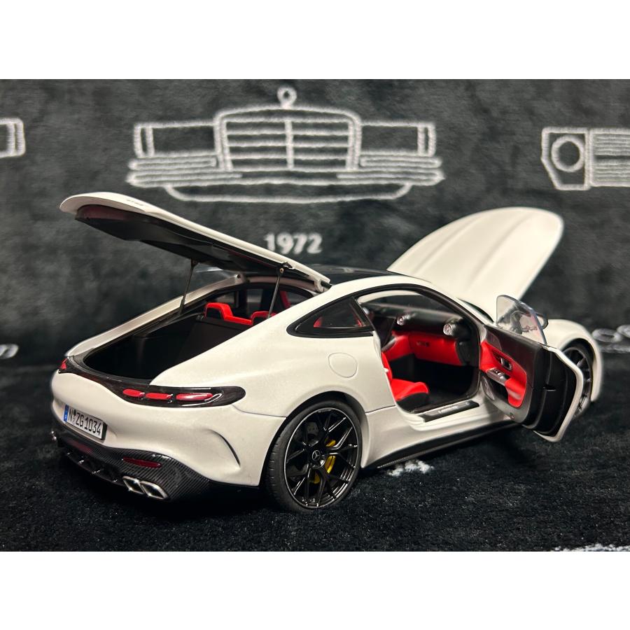 NZG 1/18 Mercedes Benz AMG GT 63 4Matic Opalite white magno NZG 1/18 Mercedes Benz AMG GT 63 4Matic Opalite white magno