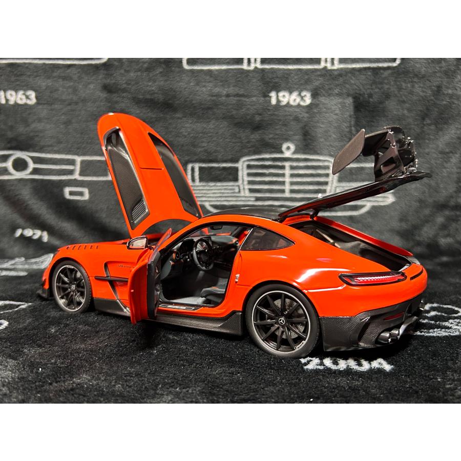 ミニチャンプス minichamps 1/18 Mercedes Benz AMG GT Black Series