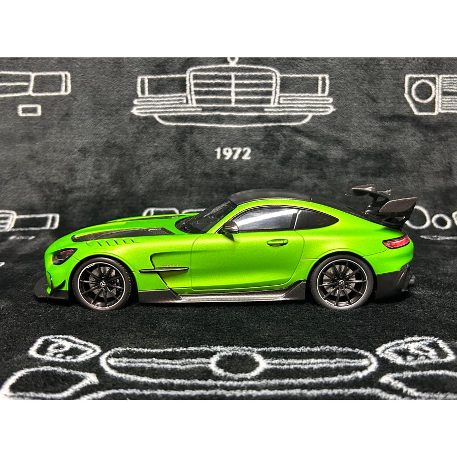 ミニチャンプス minichmaps 1/18 Mercedes Benz AMG GT Black Series