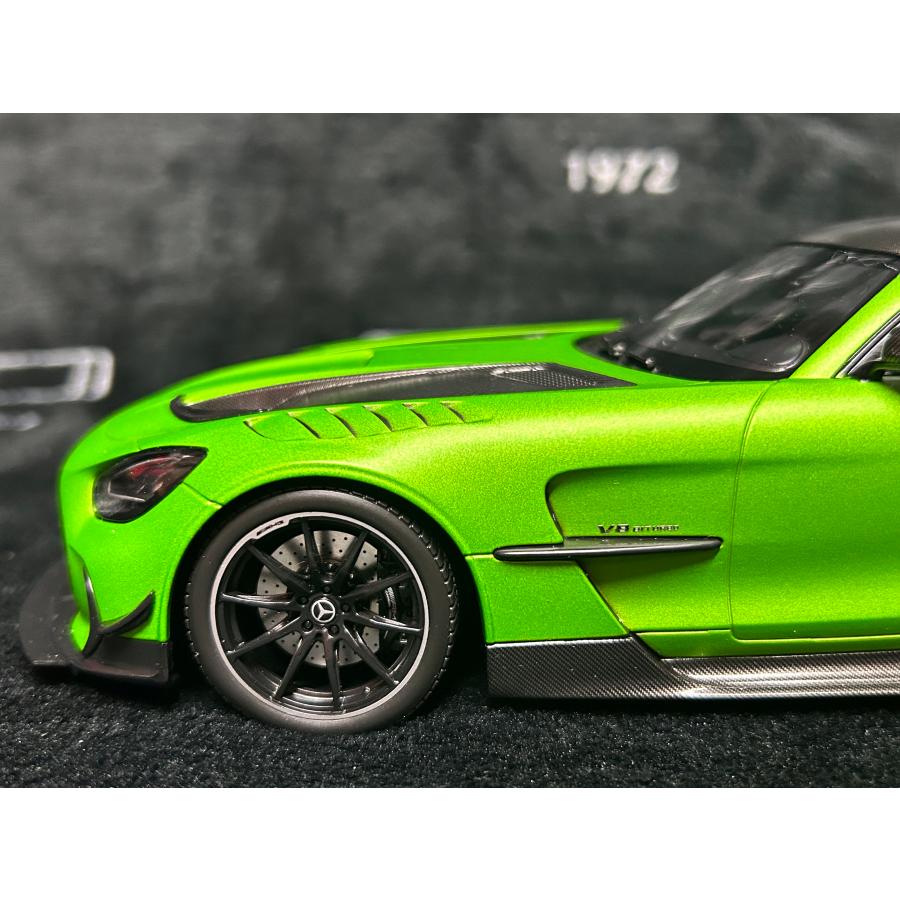 ミニチャンプス minichmaps 1/18 Mercedes Benz AMG GT Black Series
