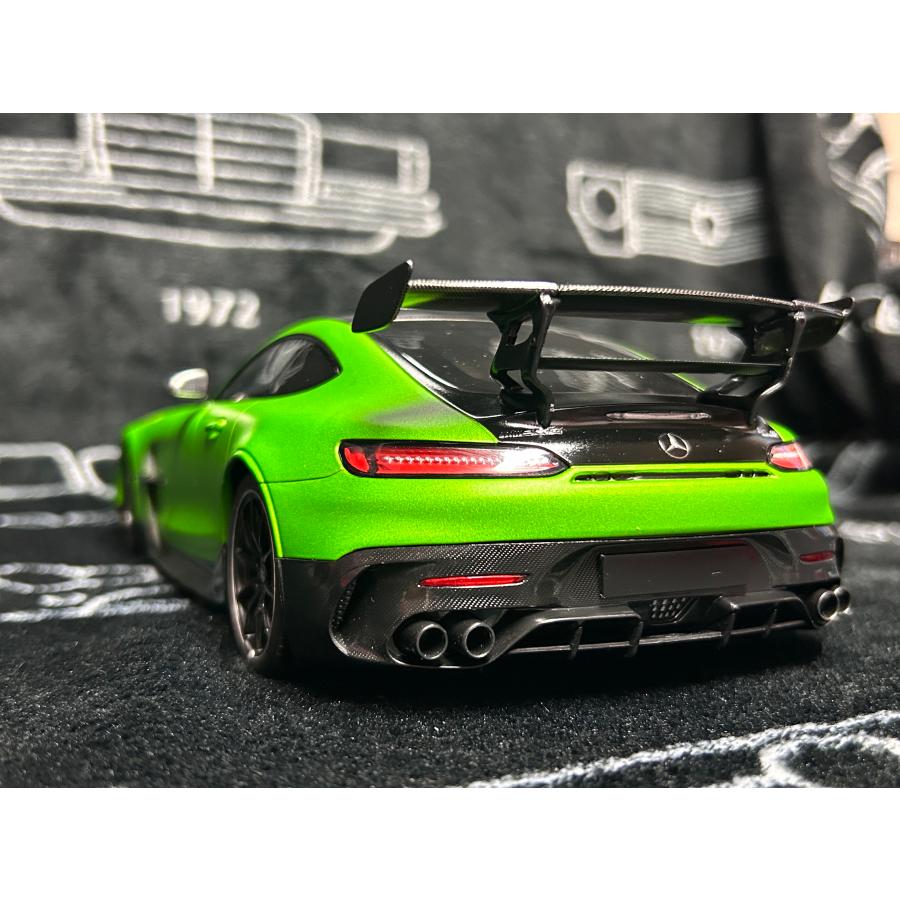ミニチャンプス minichmaps 1/18 Mercedes Benz AMG GT Black Series