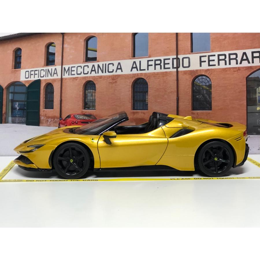 Burago 1/18 Ferrari SF90 Stradale Spider　イエローメタリック　フェラーリ　SF90　スパイダー　ブラーゴ｜garage-forza｜05