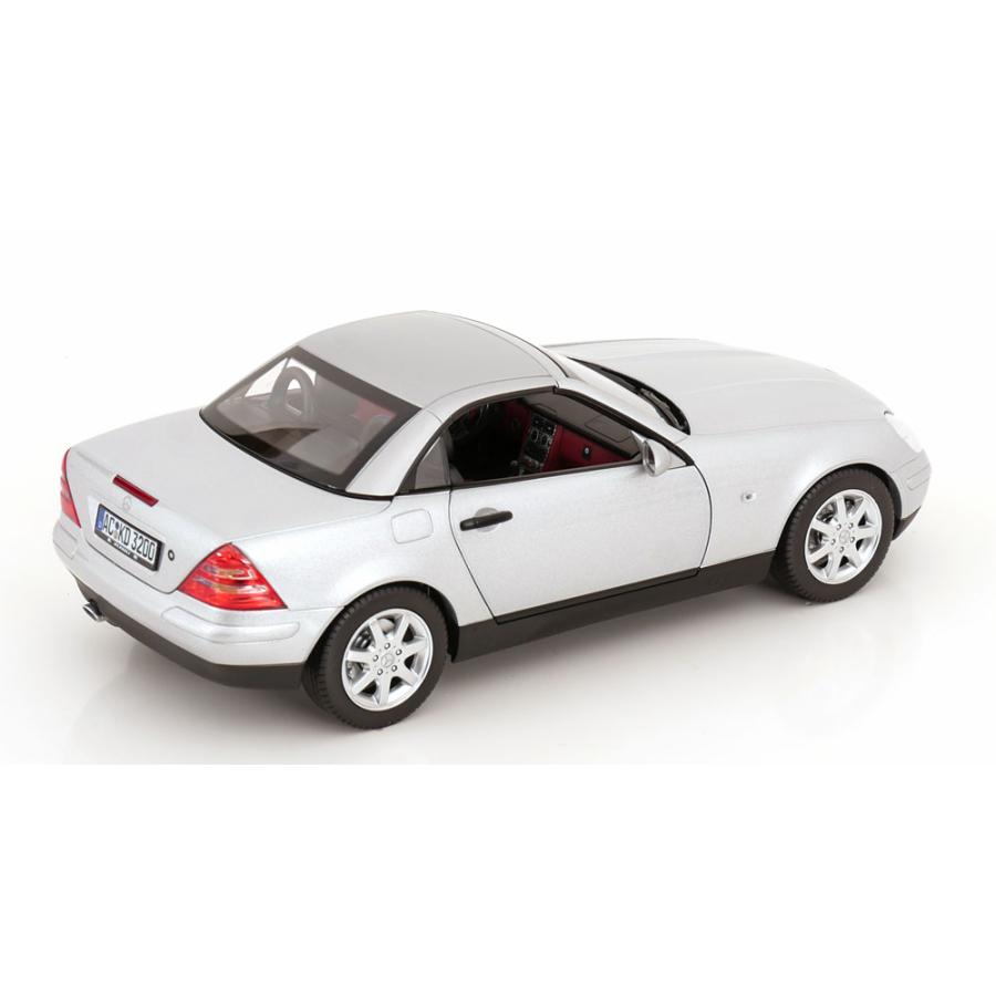 205-200 ノレブ 1/18 メルセデスベンツ 200 1968 White 205-200 ノレブ 1/18 メルセデスベンツ 200 1968 White Mercedes-Benz