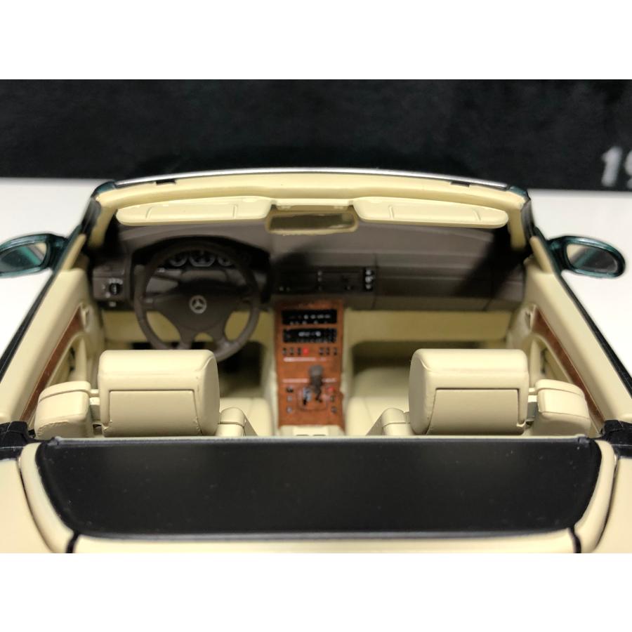 norev 1/18 Mercedes Benz 500 SL R129 1999 darkgreen-metallic