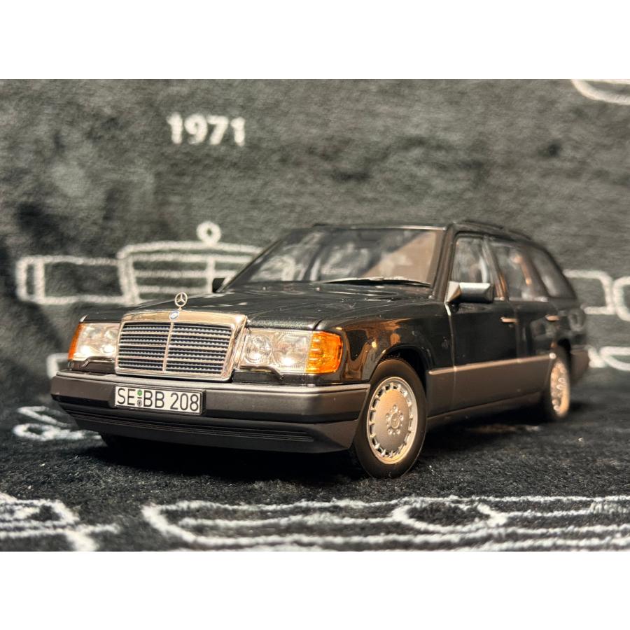 norev 1/18 Mercedes Benz 300D S124 Estate 1990 ブルーブラック