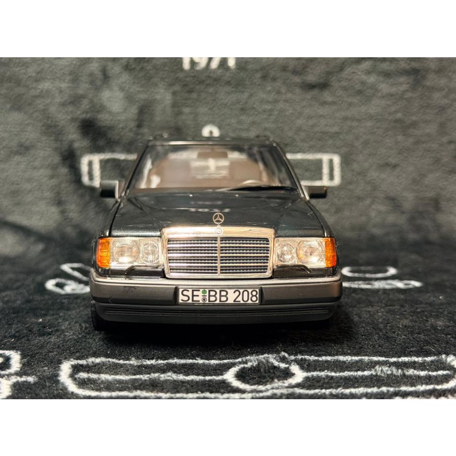 norev 1/18 Mercedes Benz 300D S124 Estate 1990 ブルーブラック