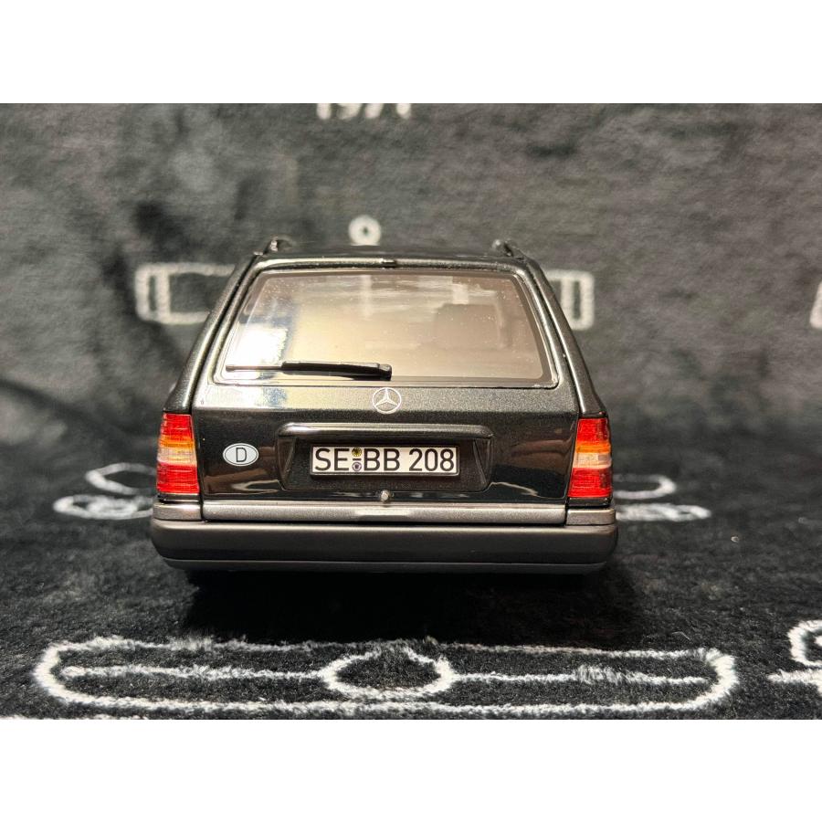 norev 1/18 Mercedes Benz 300D S124 Estate 1990 ブルーブラック