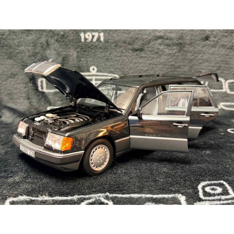 norev 1/18 Mercedes Benz 300D S124 Estate 1990 ブルーブラック